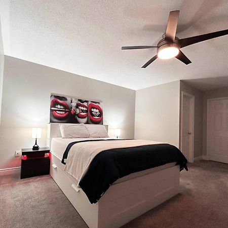 Room In Oshawa, 24/7 Security, Free Parking エクステリア 写真